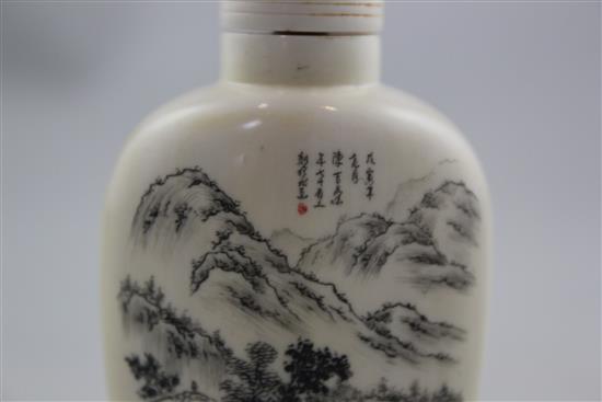 A Chinese engraved ivory snuff bottle, early 20th century, 8cm incl. stopper